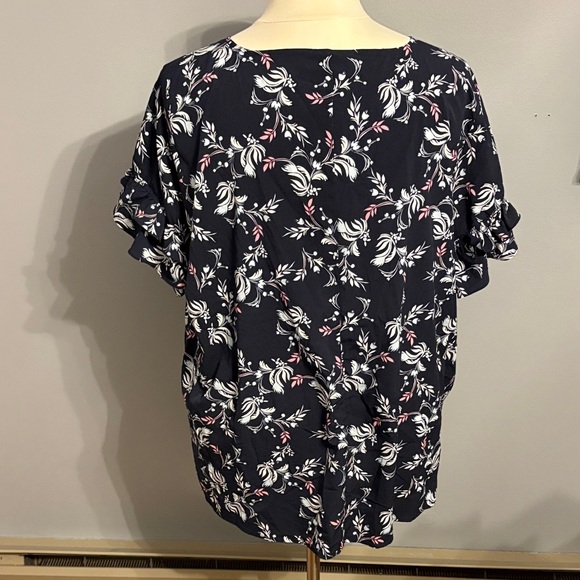 Lane Bryant 28 Navy Blue Floral Ruffle Short Sleeve Top - Picture 6 of 6
